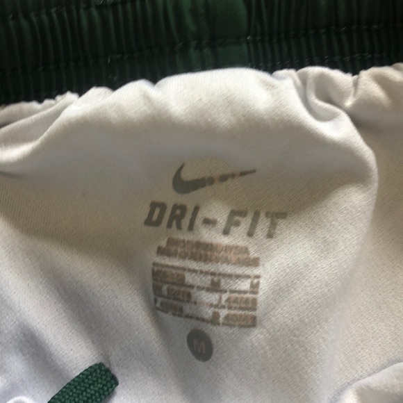 Nike shorts size medium - Picture 7 of 8